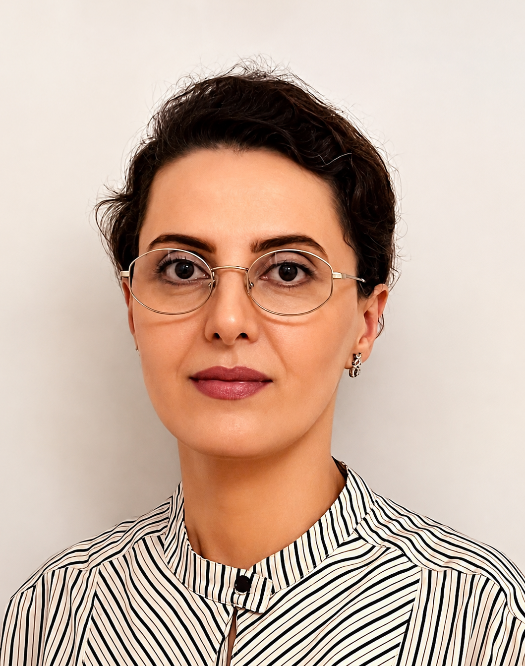Manijeh Jabbarzadeh, artiste enseignante en enluminure persane